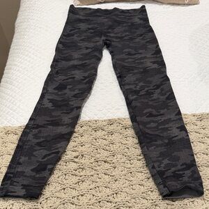 Spanx Camouflage Activewear Leggings. Size Small